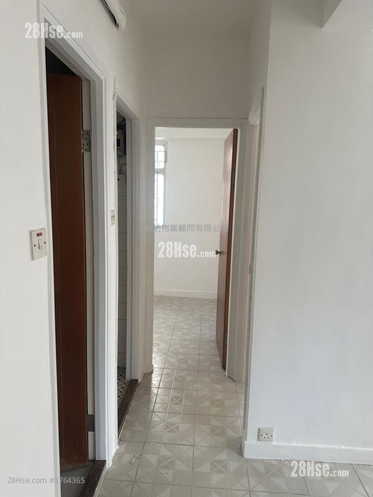 On Fai Building Sell 2 Bedrooms , 1 Bathroom 461 ft²