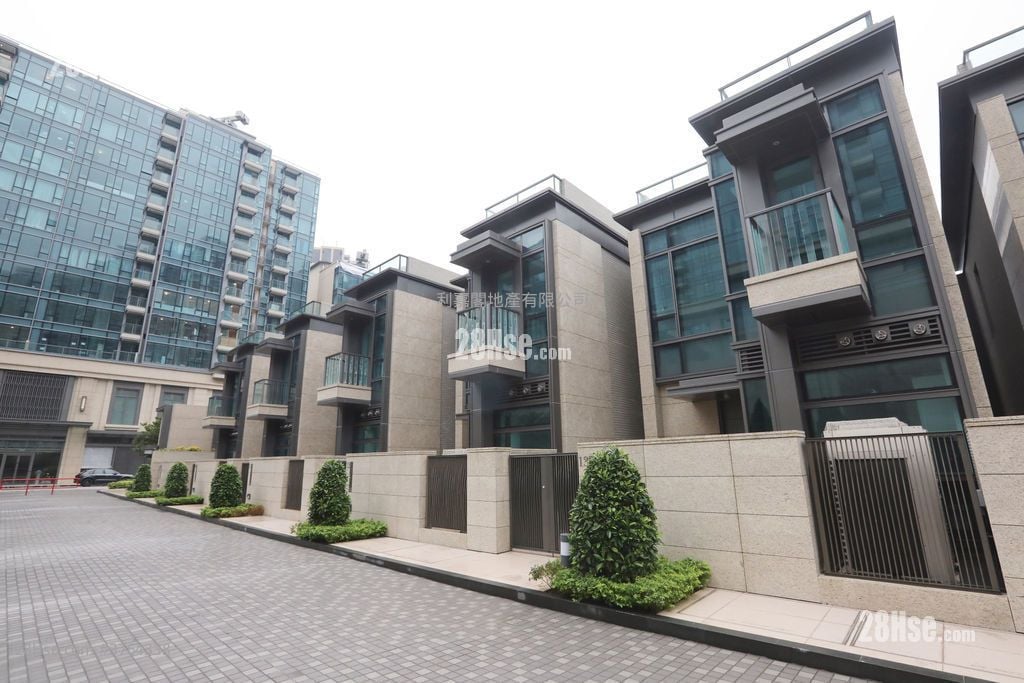 Capri Sell 4 Bedrooms , 3 Bathrooms 1,988 ft²