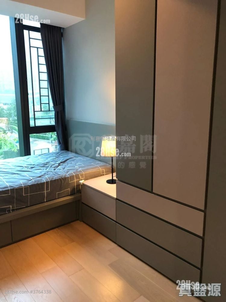 Capri Sell 4 Bedrooms , 3 Bathrooms 1,988 ft²