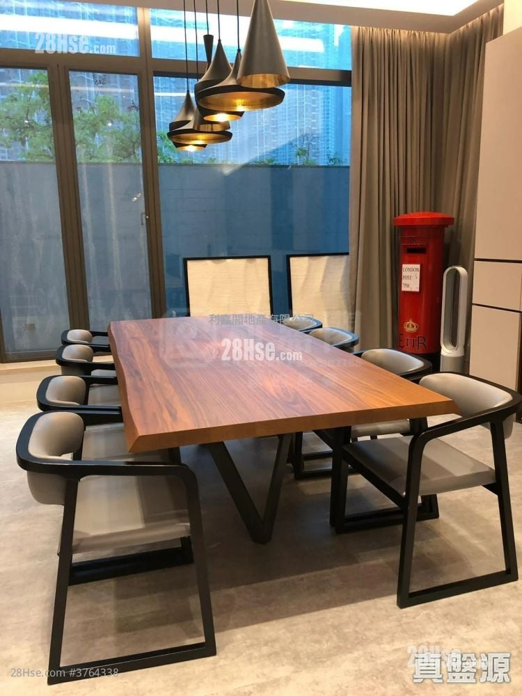 Capri Sell 4 Bedrooms , 3 Bathrooms 1,988 ft²