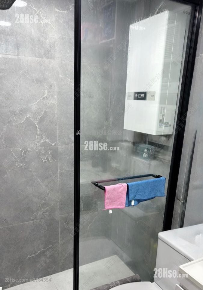 Lok Nga Court Sell 2 Bedrooms 447 ft²