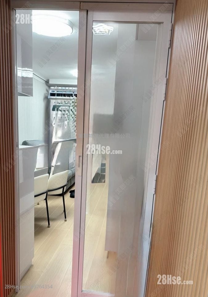 Lok Nga Court Sell 2 Bedrooms 447 ft²