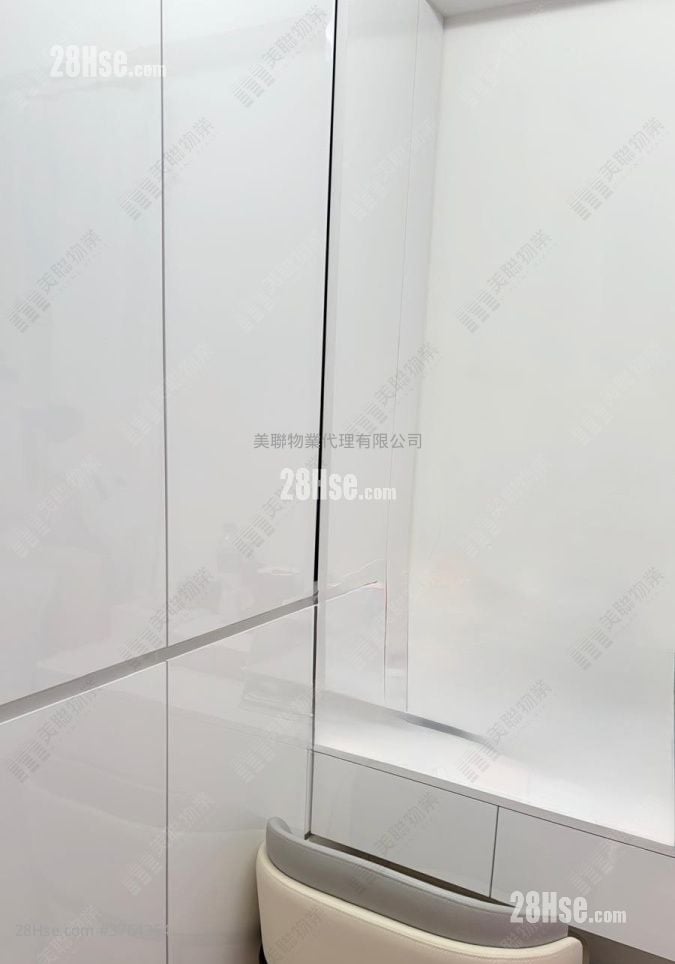 Lok Nga Court Sell 2 Bedrooms 447 ft²