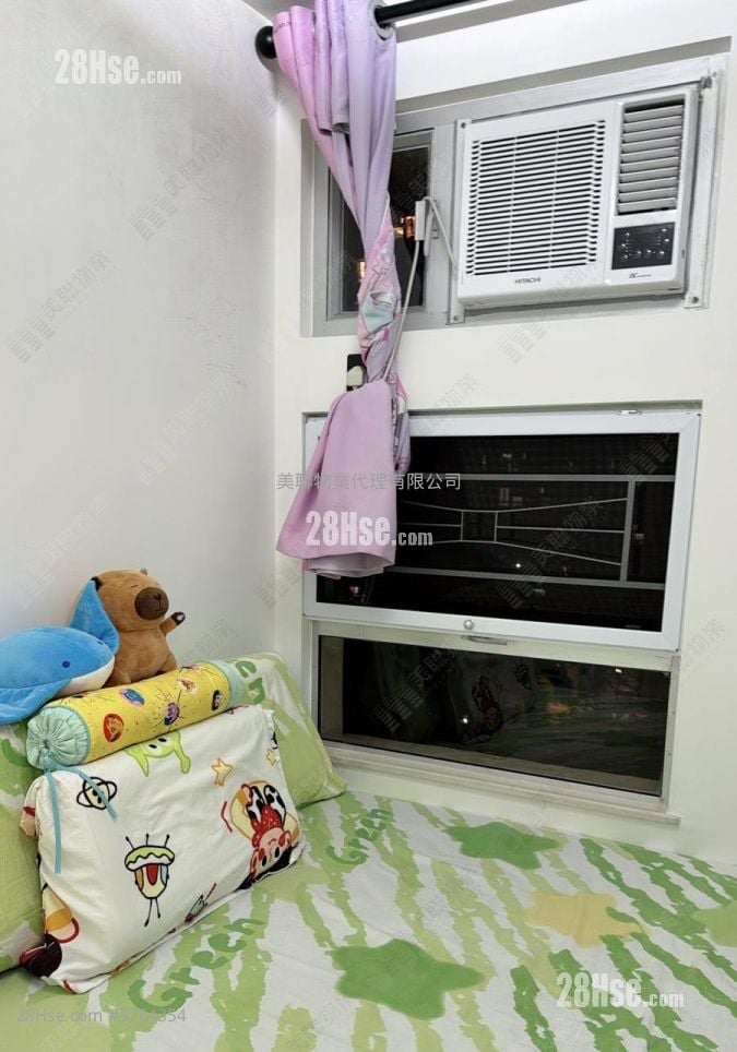 Lok Nga Court Sell 2 Bedrooms 447 ft²