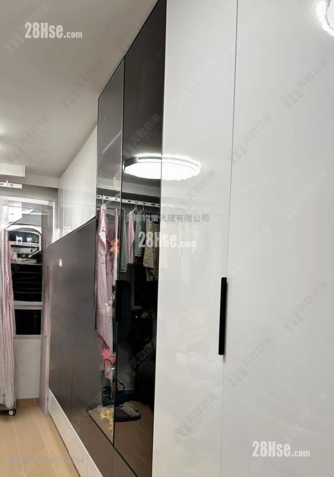 Lok Nga Court Sell 2 Bedrooms 447 ft²