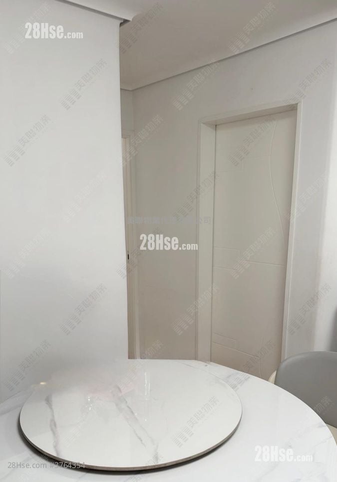 Lok Nga Court Sell 2 Bedrooms 447 ft²
