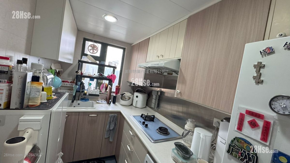 Residence Oasis Sell 3 Bedrooms 763 ft²