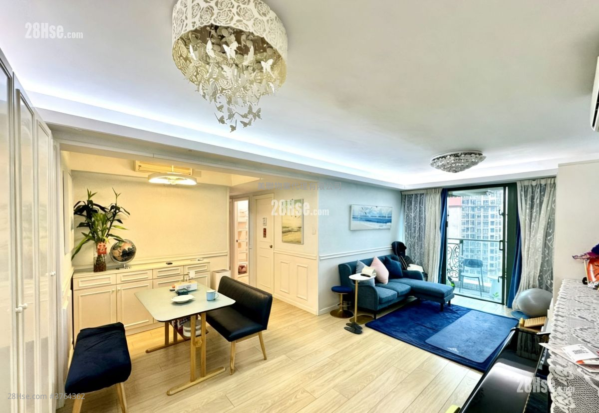 Residence Oasis Sell 3 Bedrooms 763 ft²