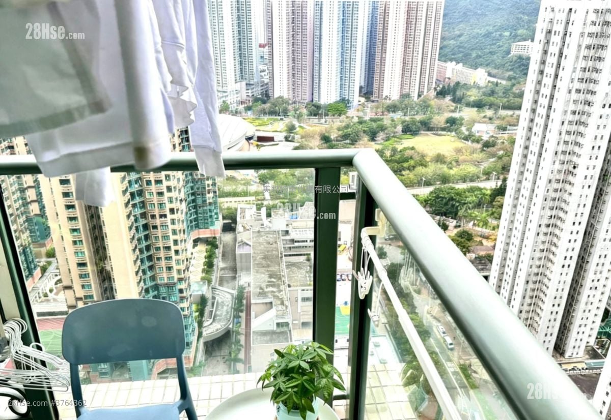 Residence Oasis Sell 3 Bedrooms 763 ft²