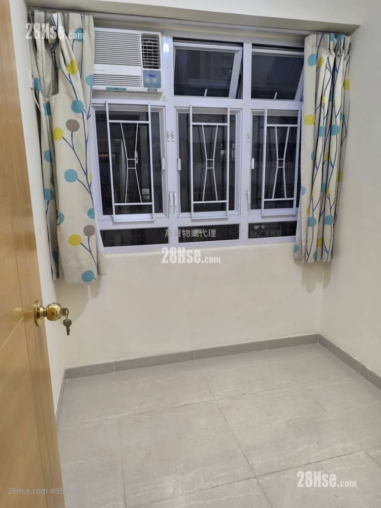 Lee Tat Building Sell 2 Bedrooms , 1 Bathroom 327 ft²