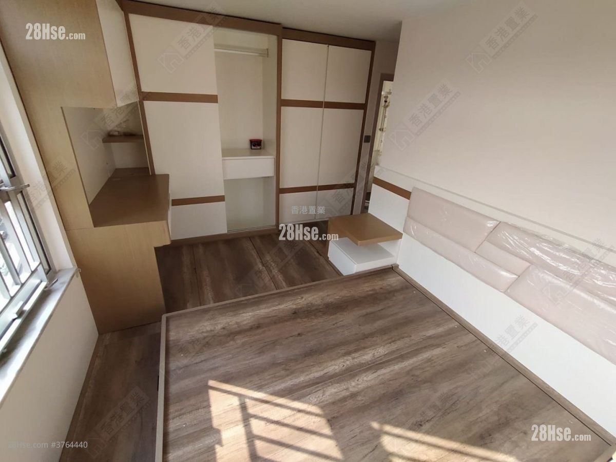 Mei Foo Sun Chuen Sell 4 Bedrooms 584 ft²