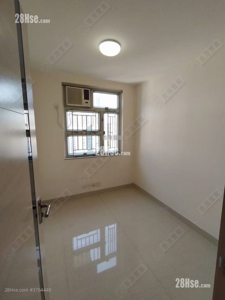Mei Foo Sun Chuen Sell 4 Bedrooms 584 ft²