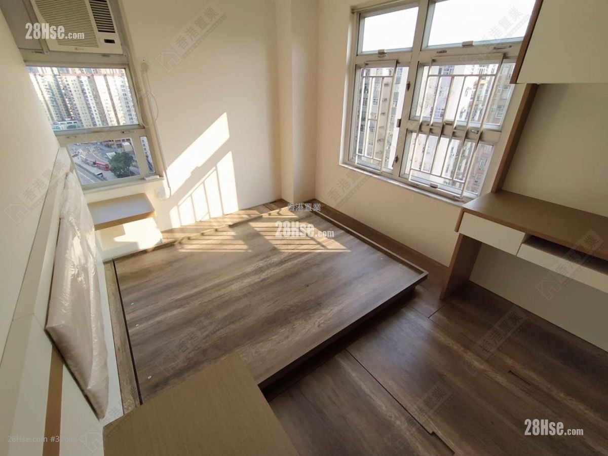 Mei Foo Sun Chuen Sell 4 Bedrooms 584 ft²