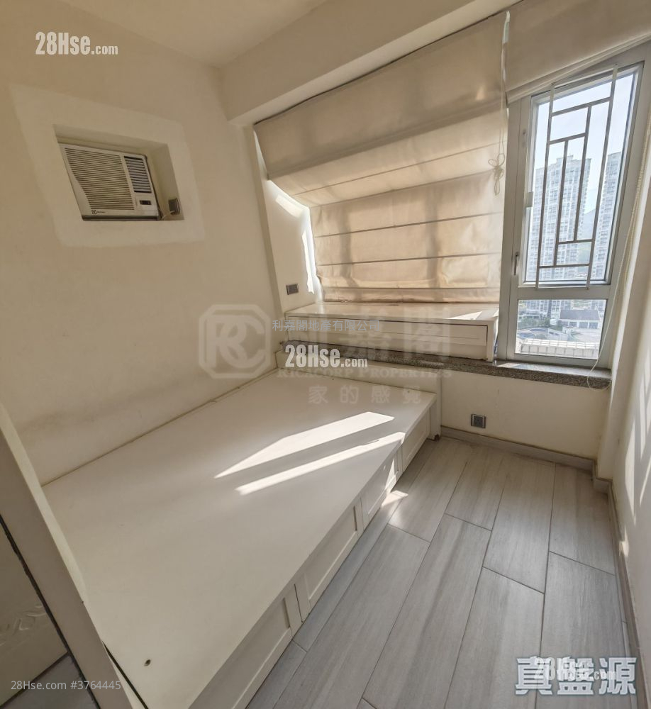 Kingswood Villas Sell 3 Bedrooms 547 ft²