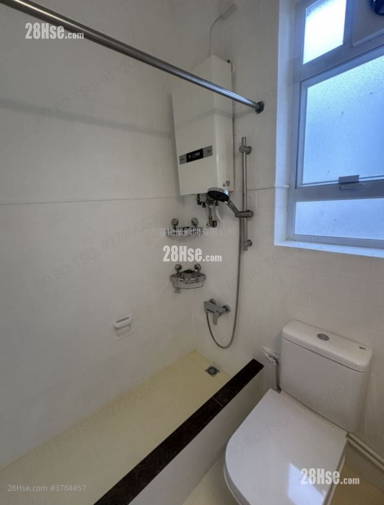 Elegance House Sell 4 Bedrooms , 3 Bathrooms 956 ft²