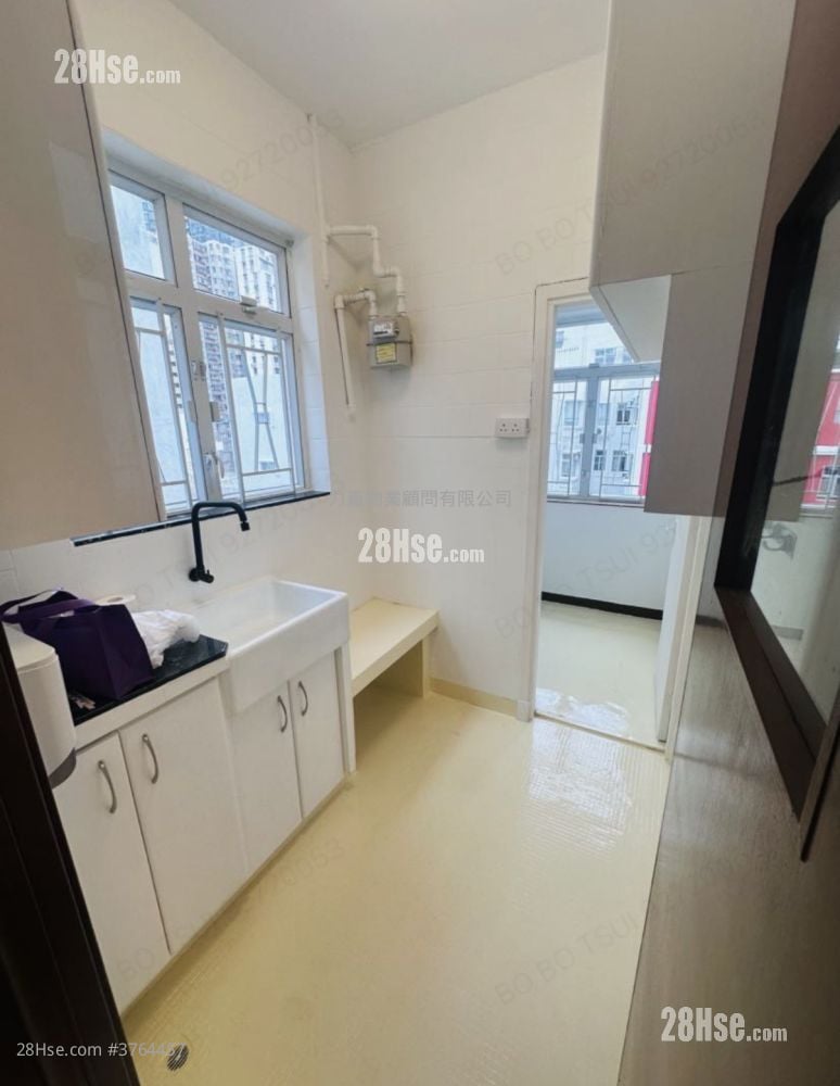 Elegance House Sell 4 Bedrooms , 3 Bathrooms 956 ft²