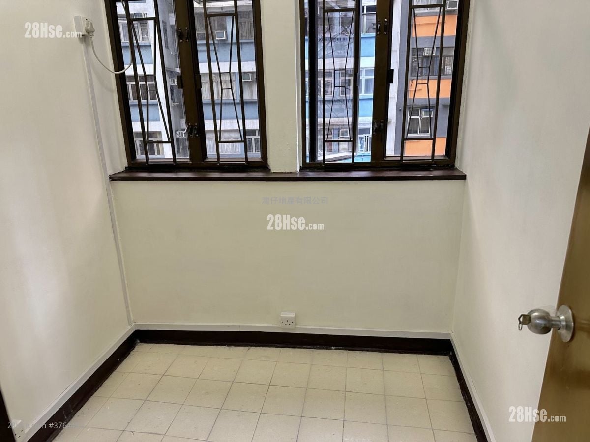 Lai Shan Mansion Sell 2 Bedrooms , 1 Bathroom 320 ft²