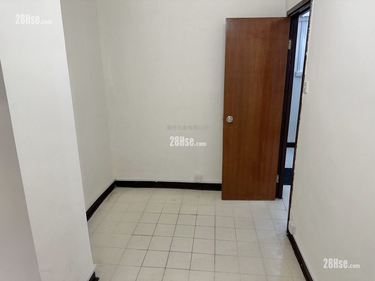 Lai Shan Mansion Sell 2 Bedrooms , 1 Bathroom 320 ft²