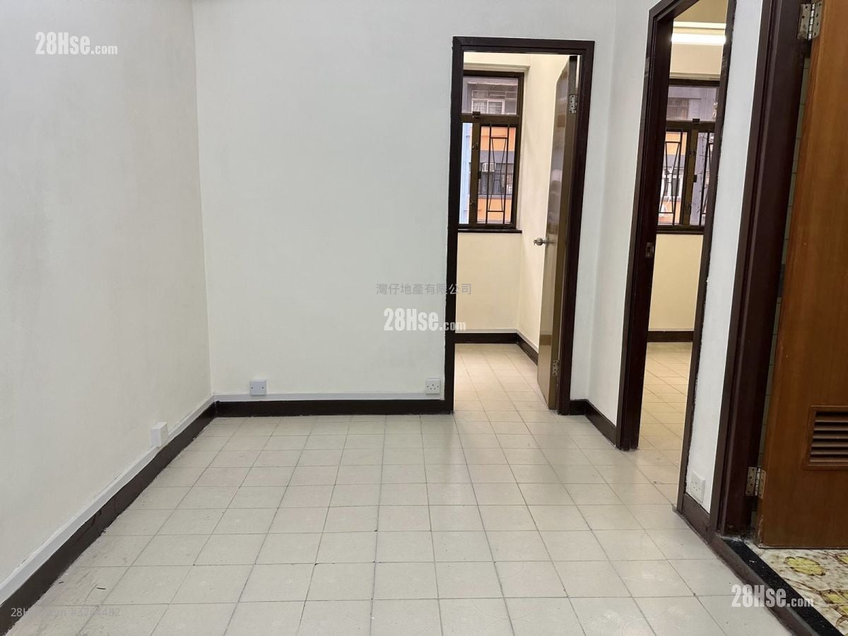 Lai Shan Mansion Sell 2 Bedrooms , 1 Bathroom 320 ft²