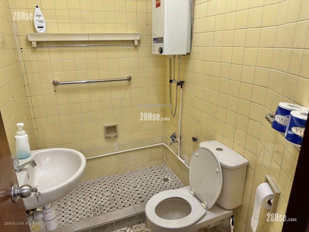 Lai Shan Mansion Sell 2 Bedrooms , 1 Bathroom 320 ft²