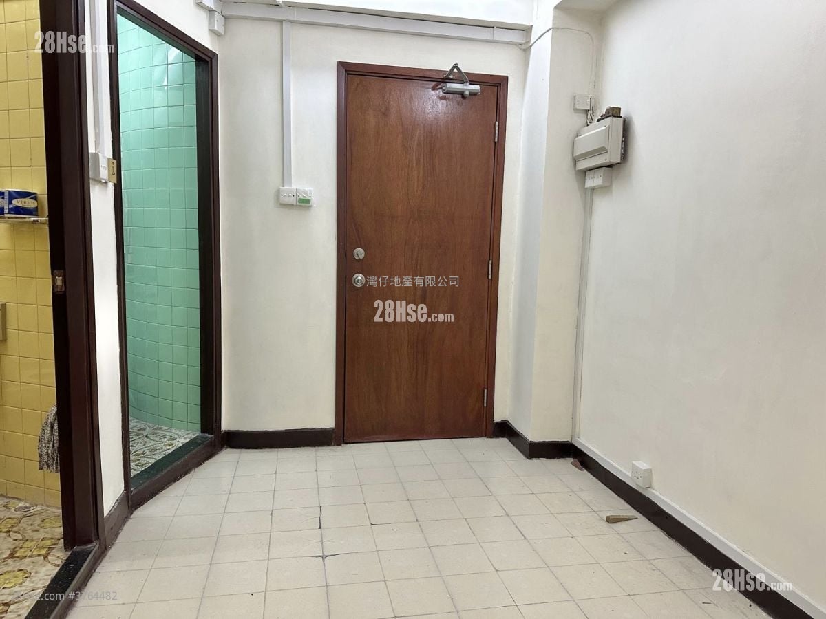 Lai Shan Mansion Sell 2 Bedrooms , 1 Bathroom 320 ft²