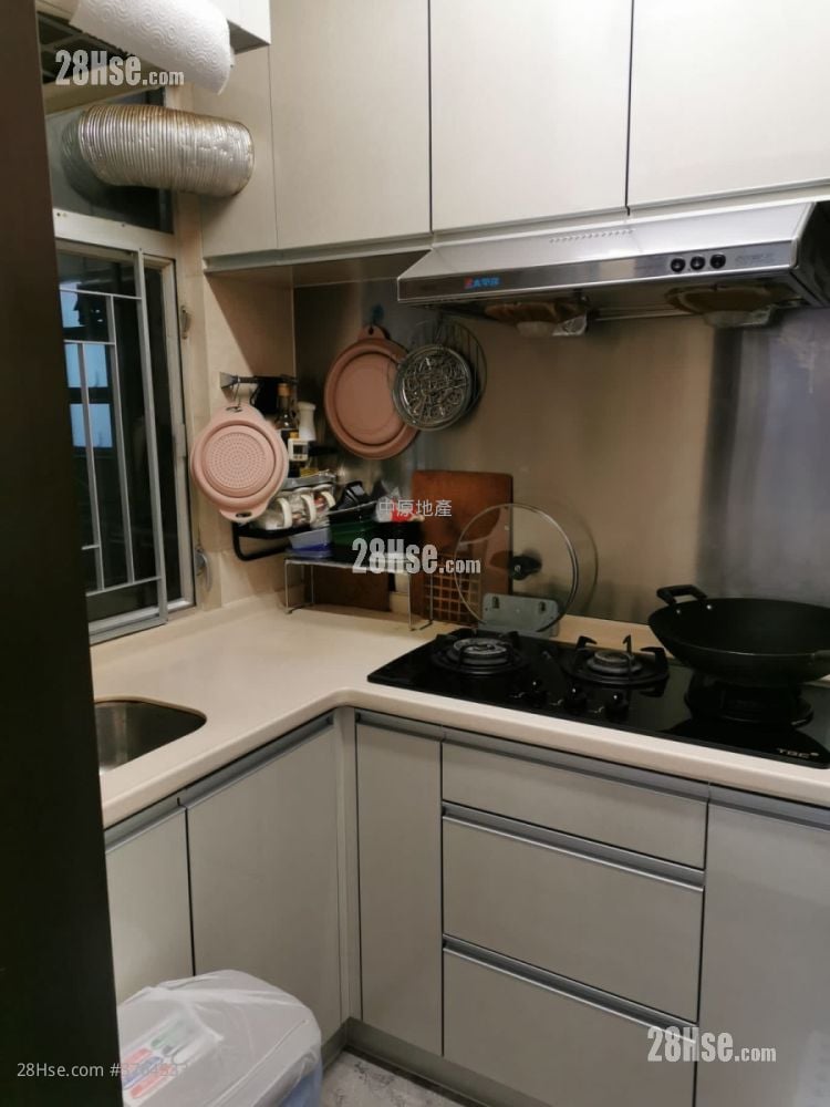 Kwai Chung Plaza Sell 3 Bedrooms , 1 Bathroom 536 ft²