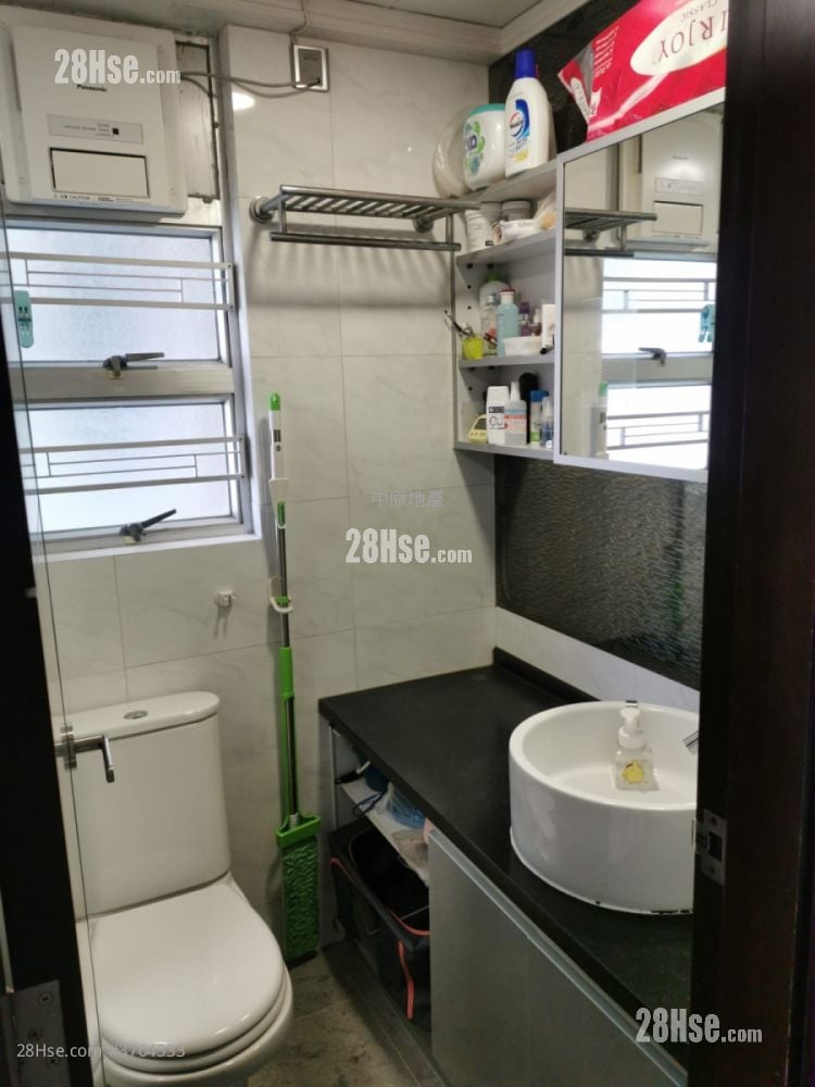 Kwai Chung Plaza Sell 3 Bedrooms , 1 Bathroom 536 ft²