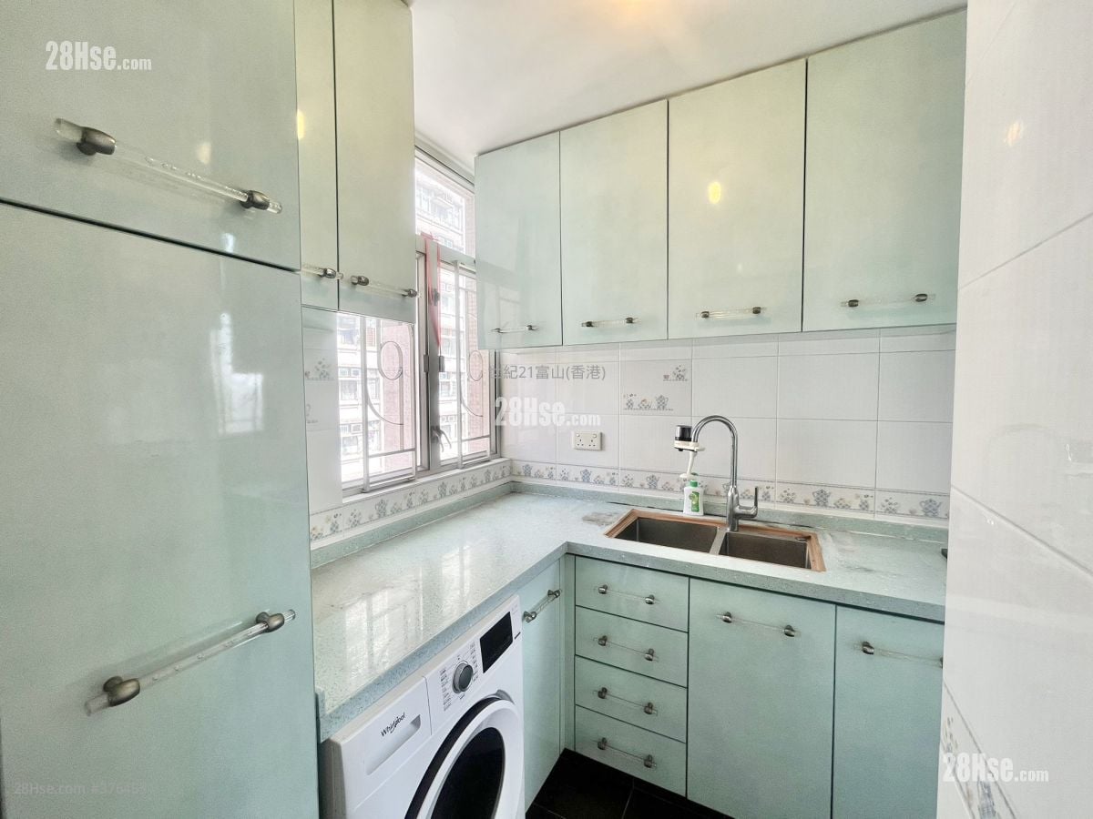 Fung Chuen Court Sell 3 Bedrooms , 1 Bathroom 598 ft²