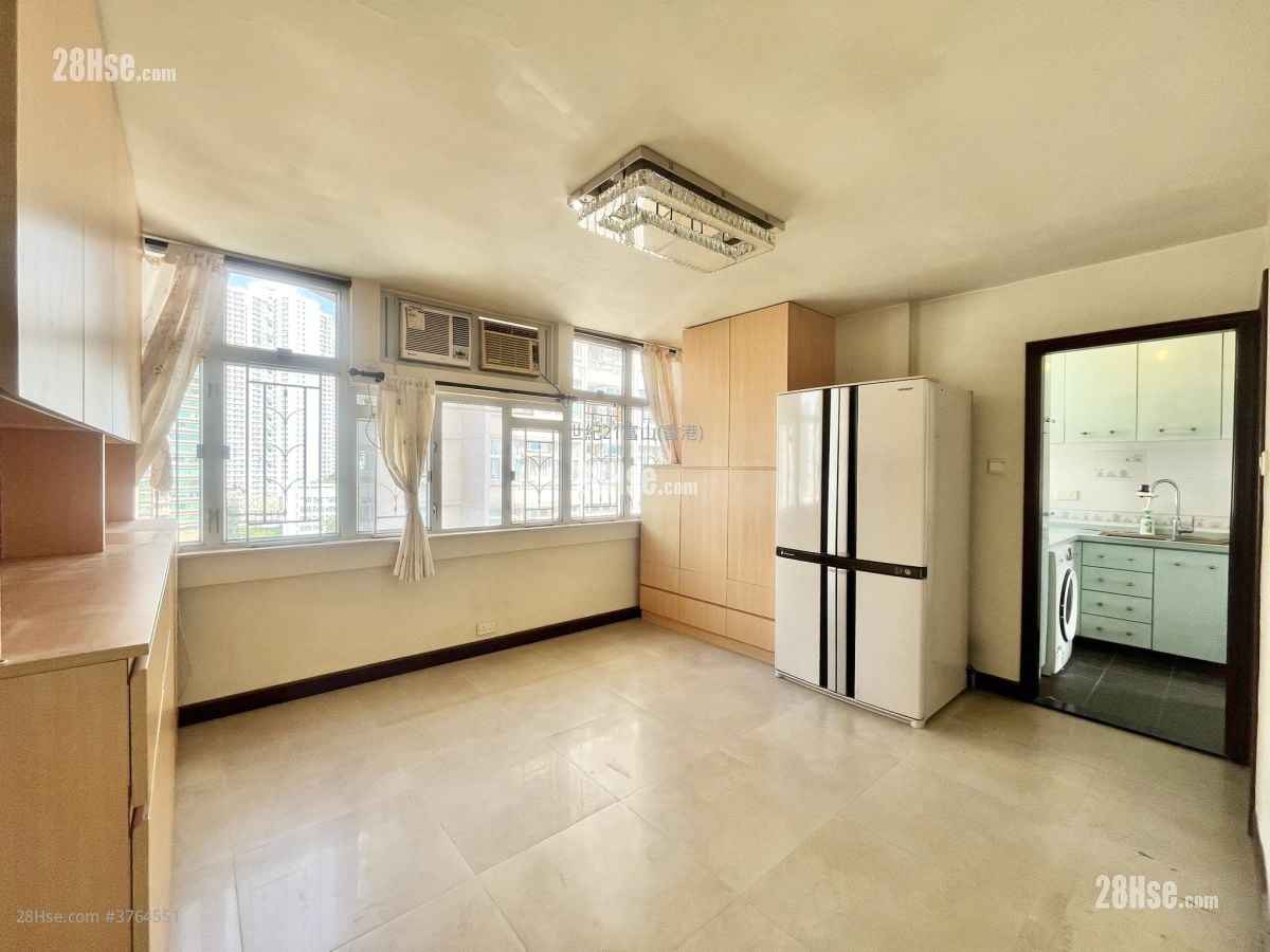 Fung Chuen Court Sell 3 Bedrooms , 1 Bathroom 598 ft²