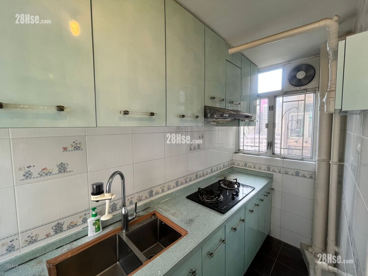 Fung Chuen Court Sell 3 Bedrooms , 1 Bathroom 598 ft²