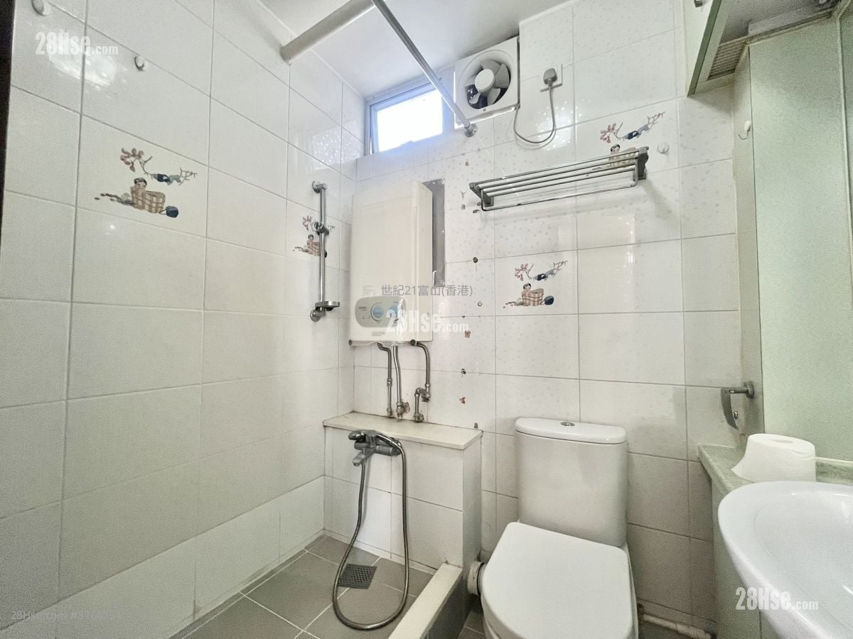 Fung Chuen Court Sell 3 Bedrooms , 1 Bathroom 598 ft²