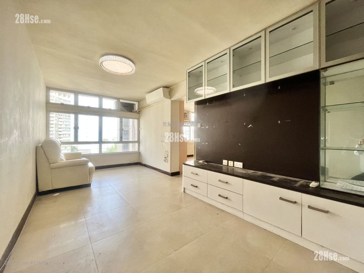 Fung Chuen Court Sell 3 Bedrooms , 1 Bathroom 598 ft²