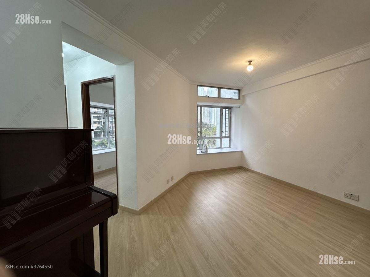 Kingswood Villas Sell 2 Bedrooms , 1 Bathroom 448 ft²