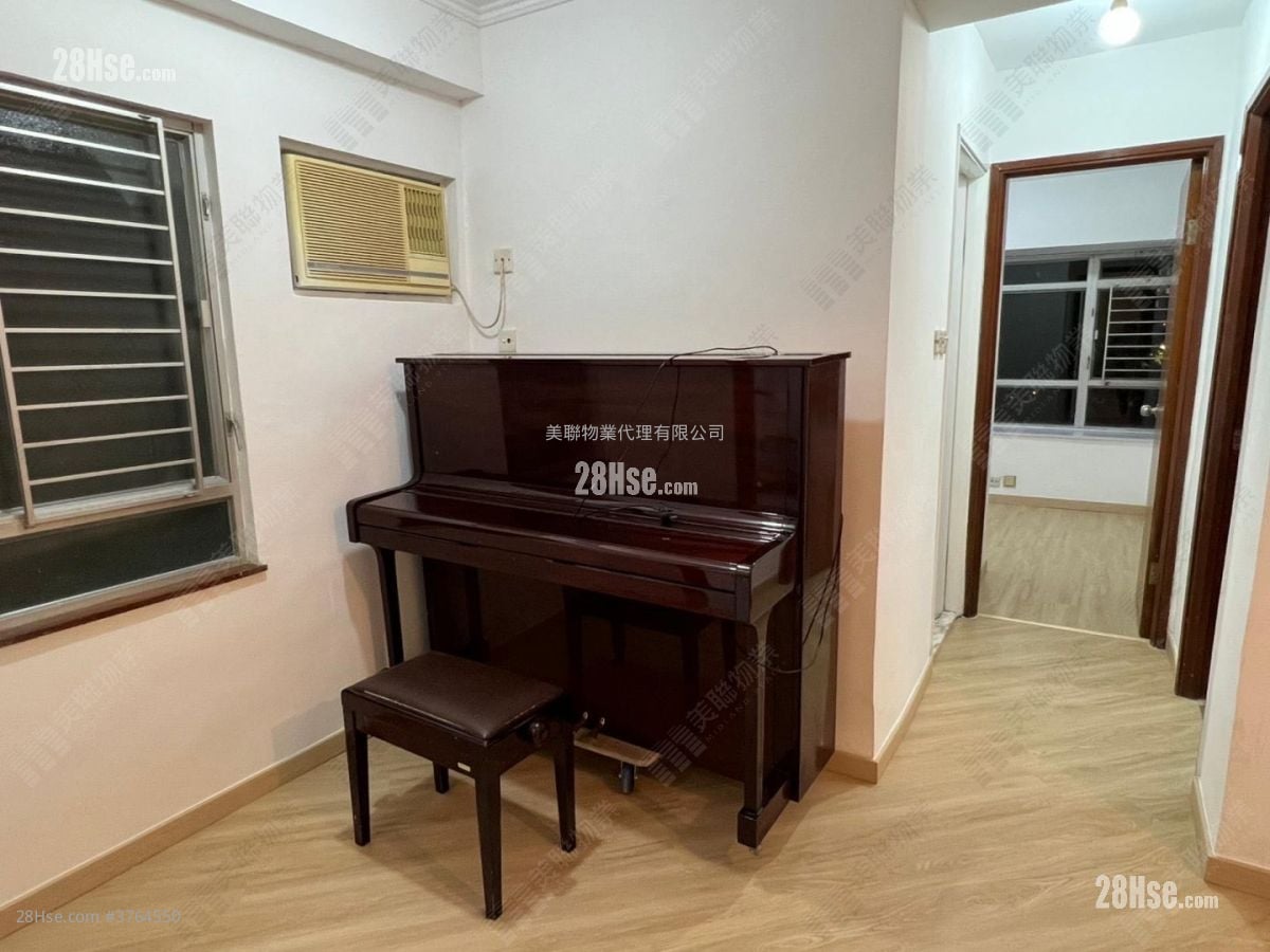 Kingswood Villas Sell 2 Bedrooms , 1 Bathroom 448 ft²