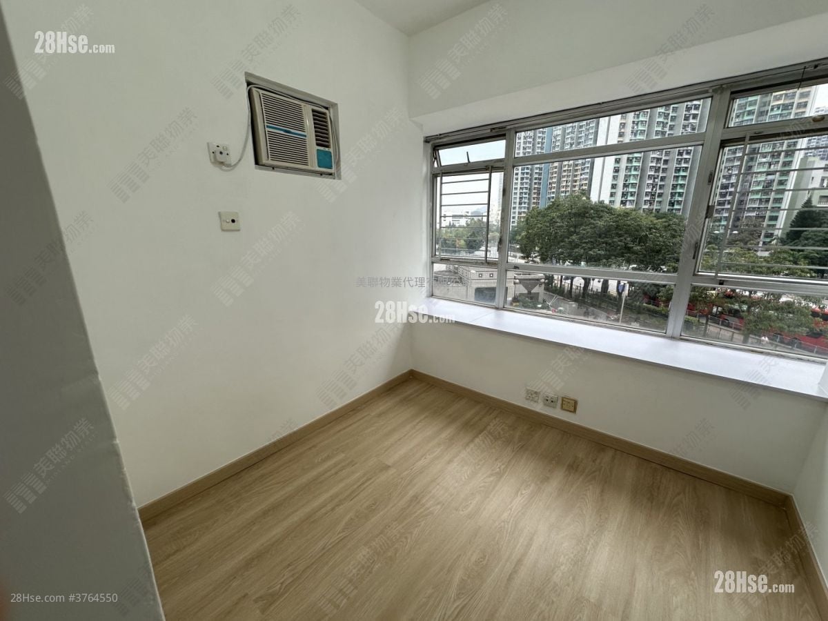 Kingswood Villas Sell 2 Bedrooms , 1 Bathroom 448 ft²