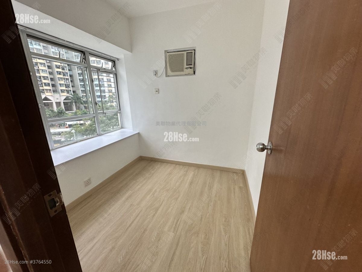 Kingswood Villas Sell 2 Bedrooms , 1 Bathroom 448 ft²