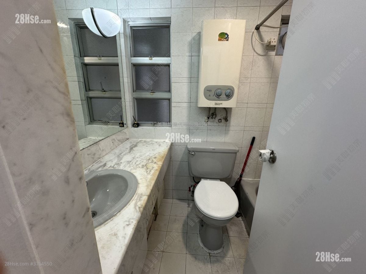 Kingswood Villas Sell 2 Bedrooms , 1 Bathroom 448 ft²