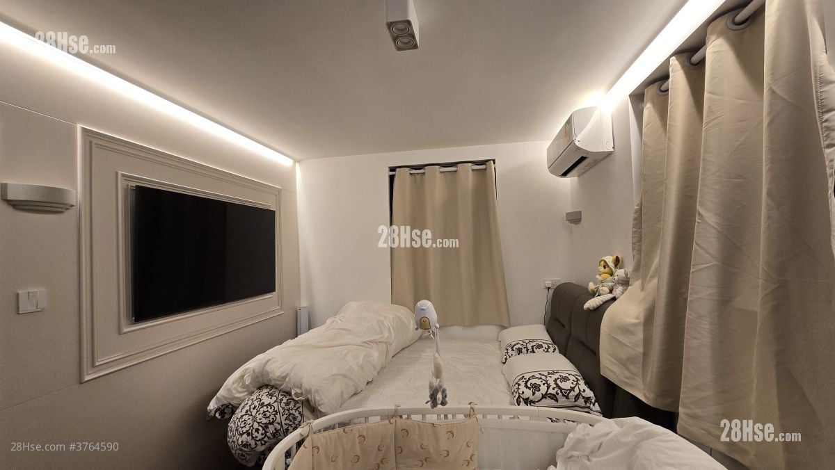 master room: 特大主人房連衣帽間