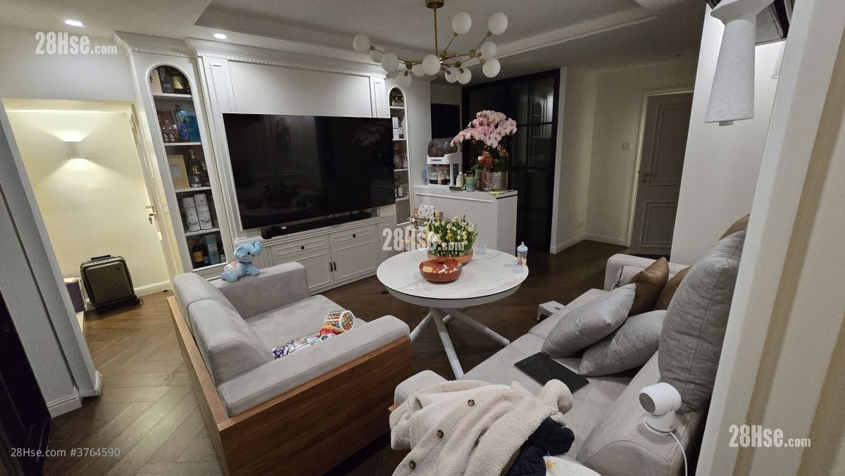 living room: Wang Che Village Sell 3 Bedrooms , 1 Bathroom 700 ft²