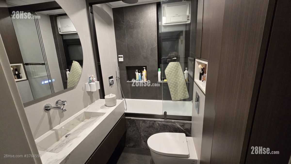 bathroom: 靚傢電配置