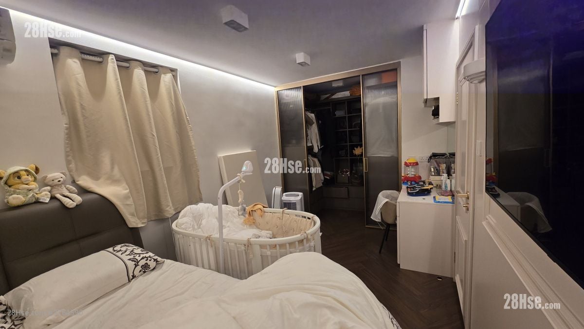 master room: 特大主人房連衣帽間