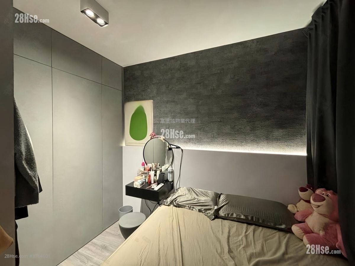 Choi Wo Court Sell 2 Bedrooms , 1 Bathroom 401 ft²