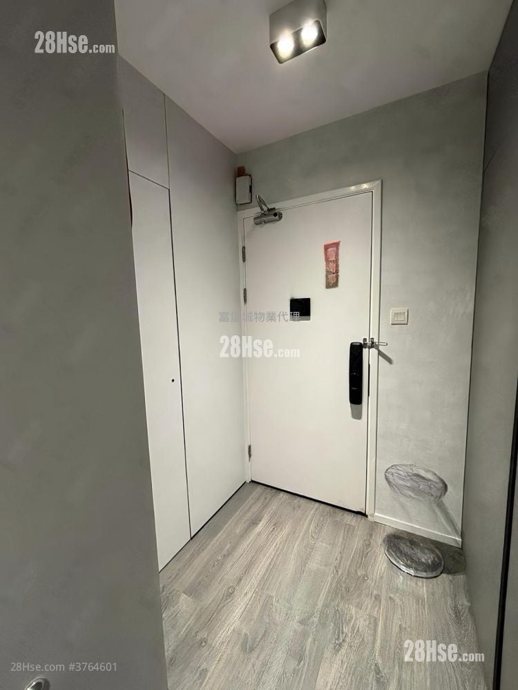 Choi Wo Court Sell 2 Bedrooms , 1 Bathroom 401 ft²