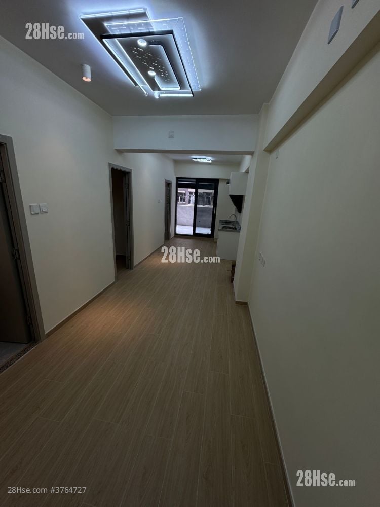 厅: 新安大楼 售盘 2 房 , 1 浴室 600 平方尺