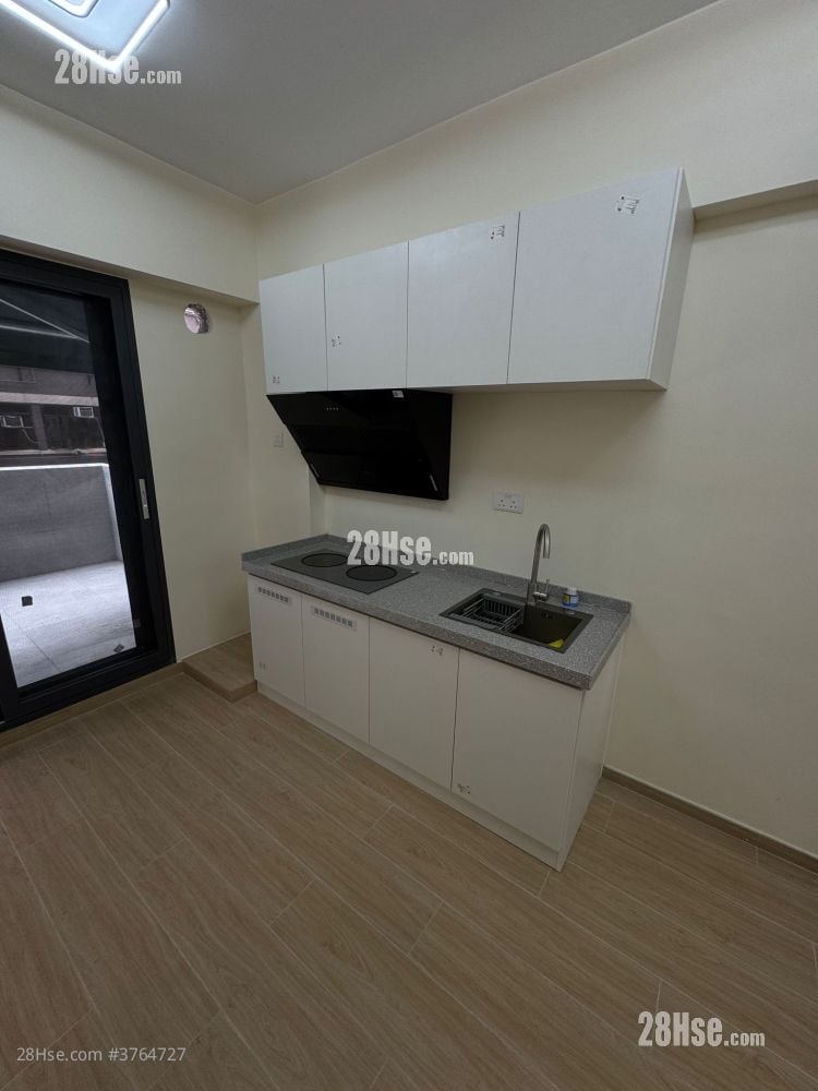 厨房: 新安大楼 售盘 2 房 , 1 浴室 600 平方尺
