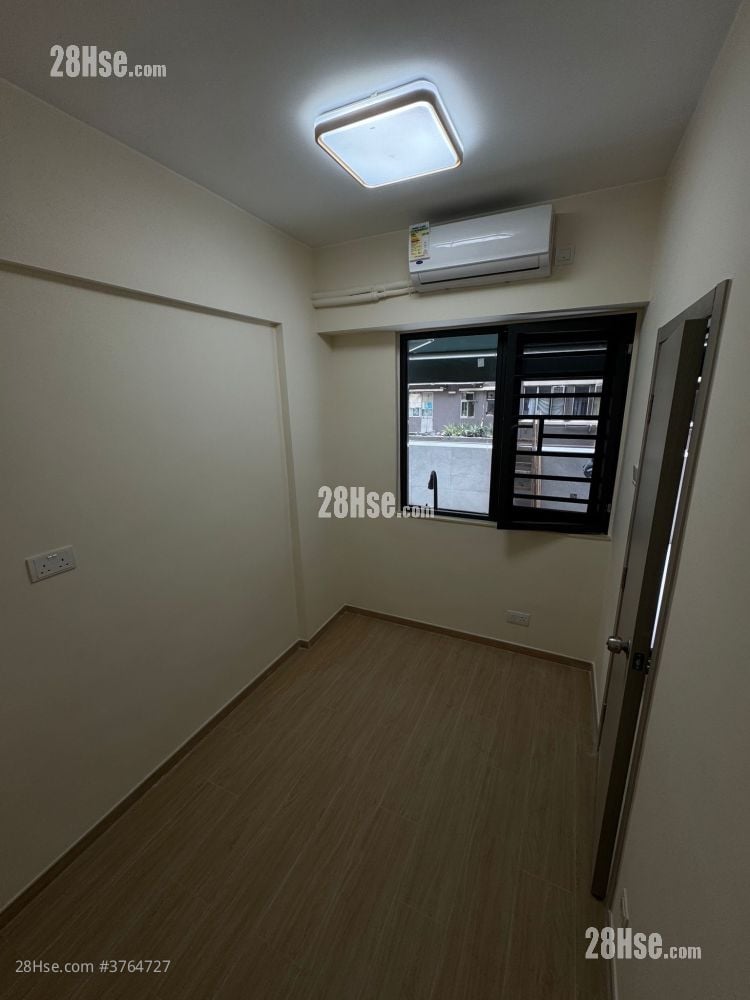 睡房 1: 新安大楼 售盘 2 房 , 1 浴室 600 平方尺