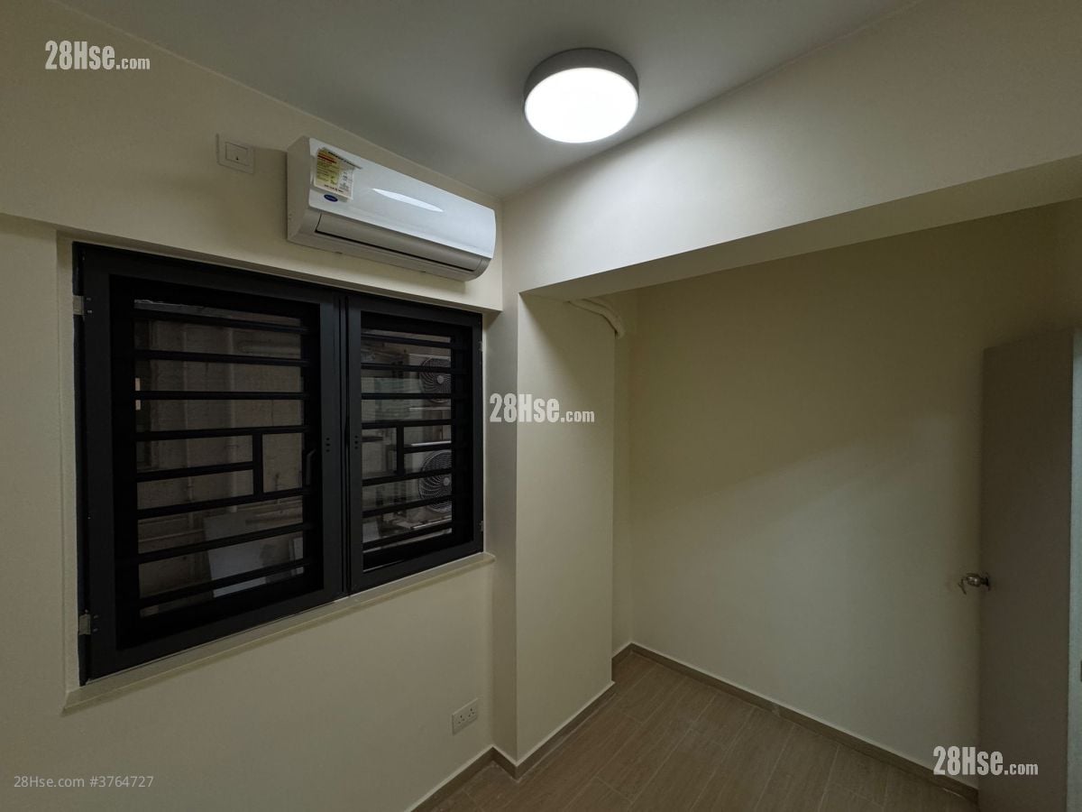 睡房 2: 新安大楼 售盘 2 房 , 1 浴室 600 平方尺