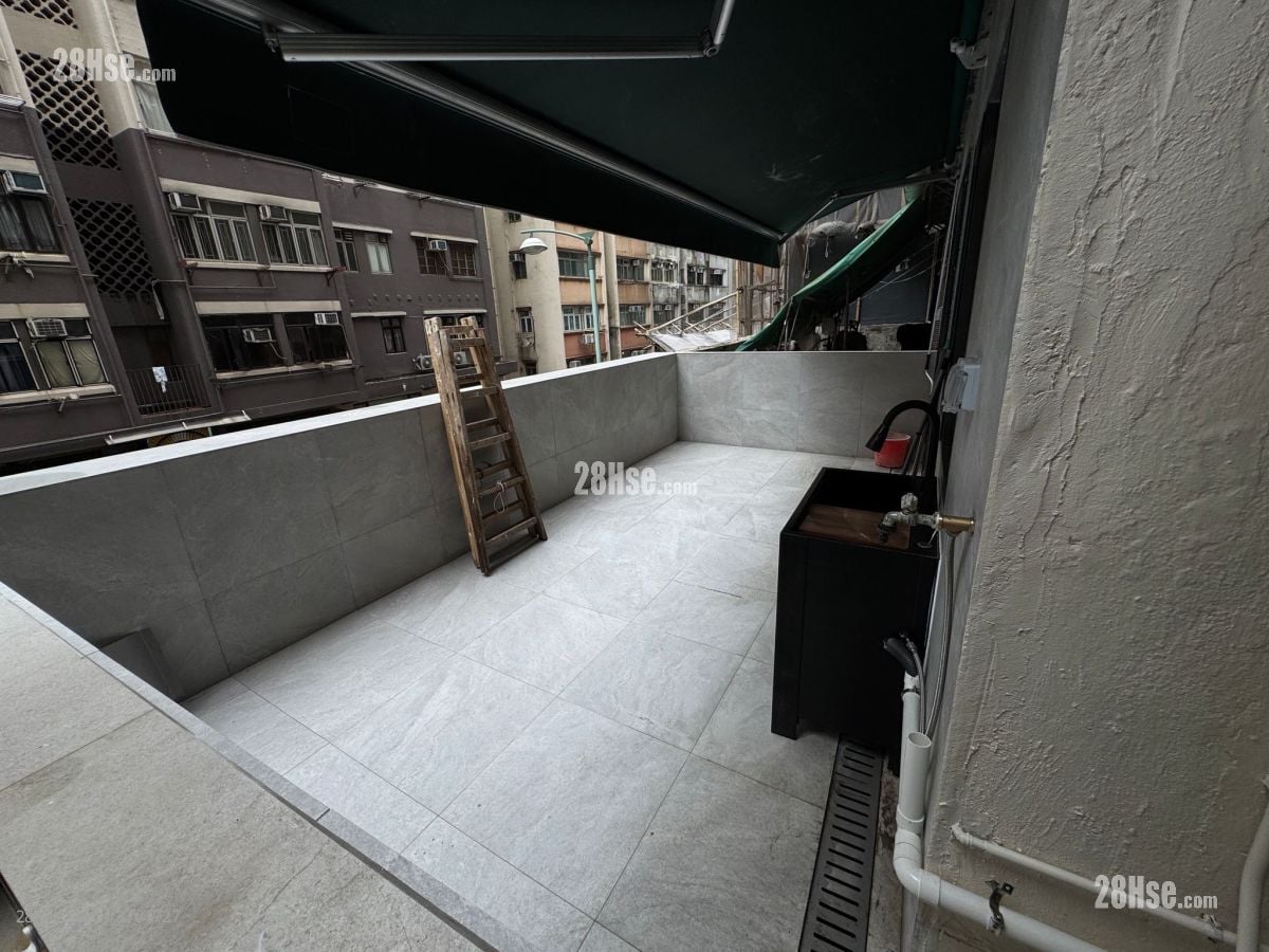 露台: 新安大楼 售盘 2 房 , 1 浴室 600 平方尺