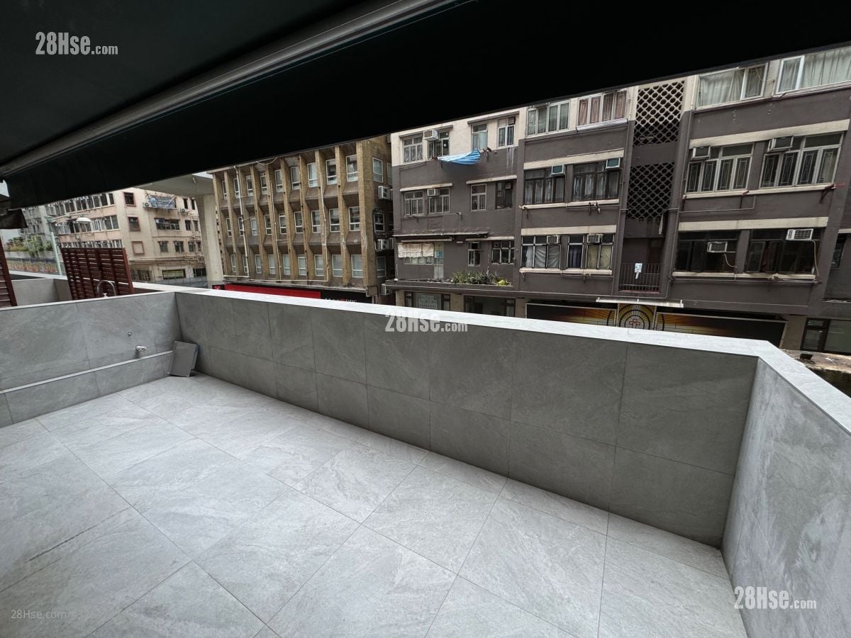 露台: 新安大楼 售盘 2 房 , 1 浴室 600 平方尺