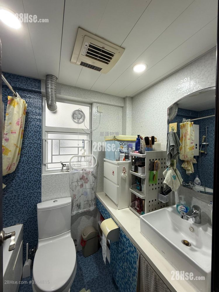 Whampoa Garden Sell 4 Bedrooms , 2 Bathrooms 777 ft²